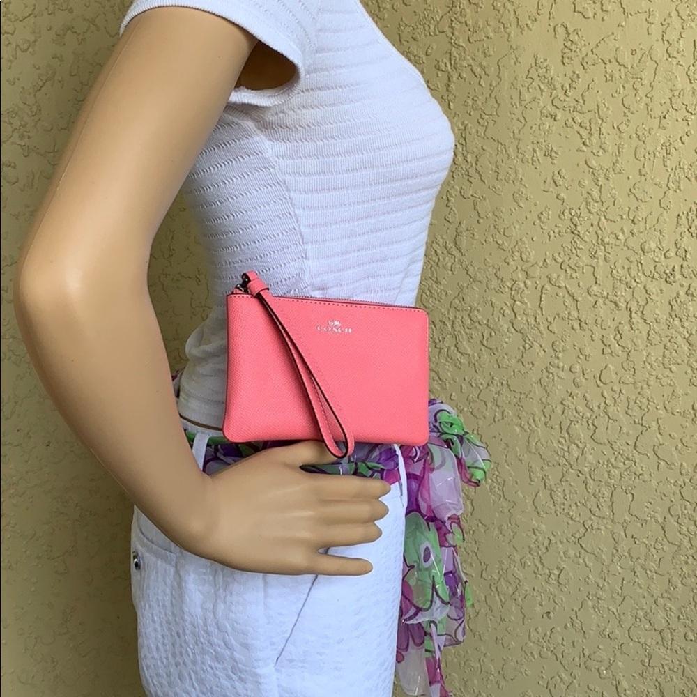 COACH Corner Zip Wristlet CB/Pink Lemonade - Picture 6 of 16